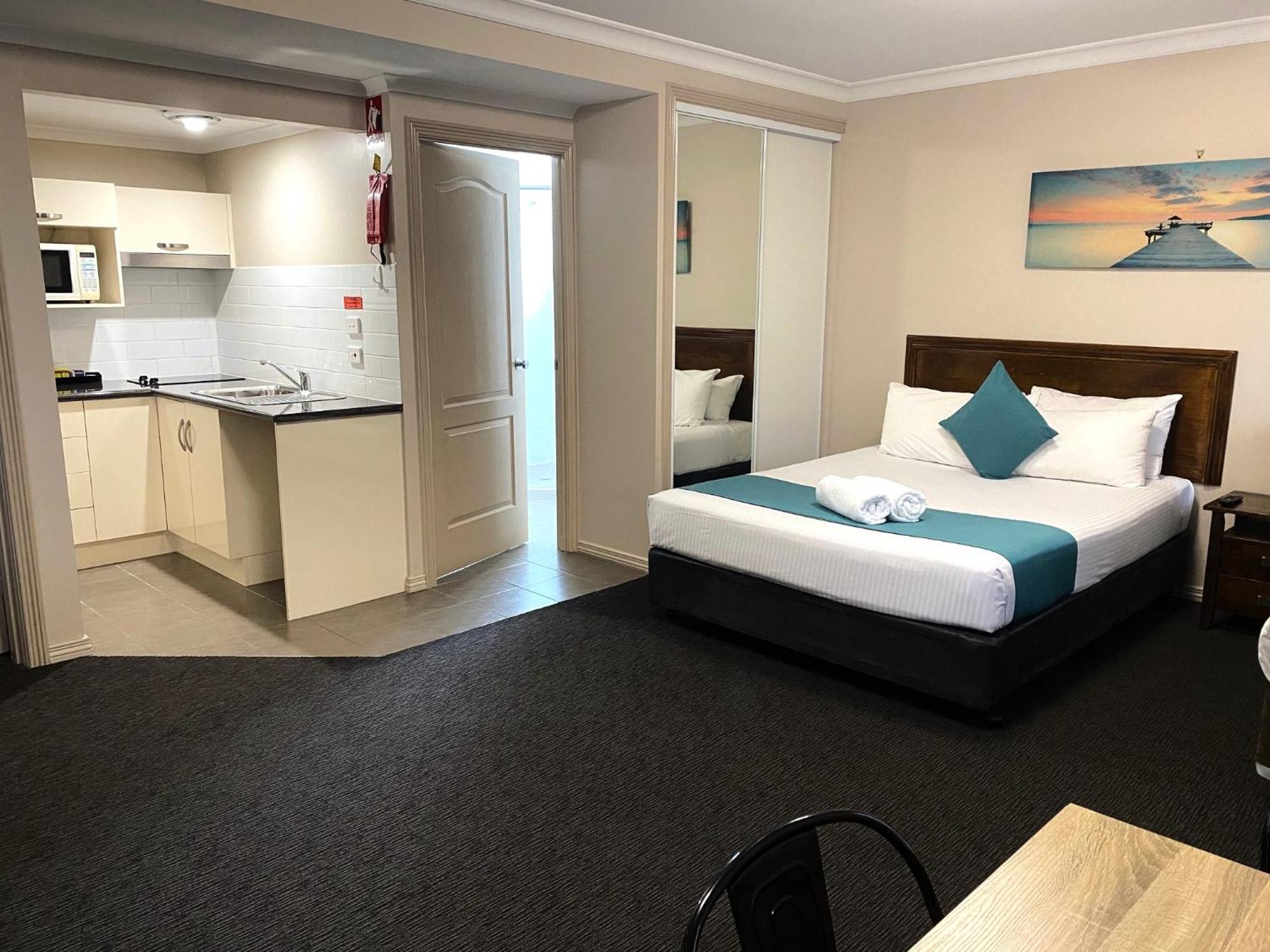 And Aparthotel