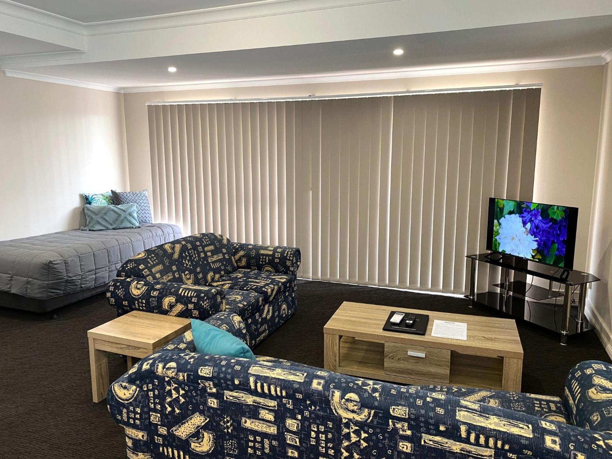 Aparthotel And 4*