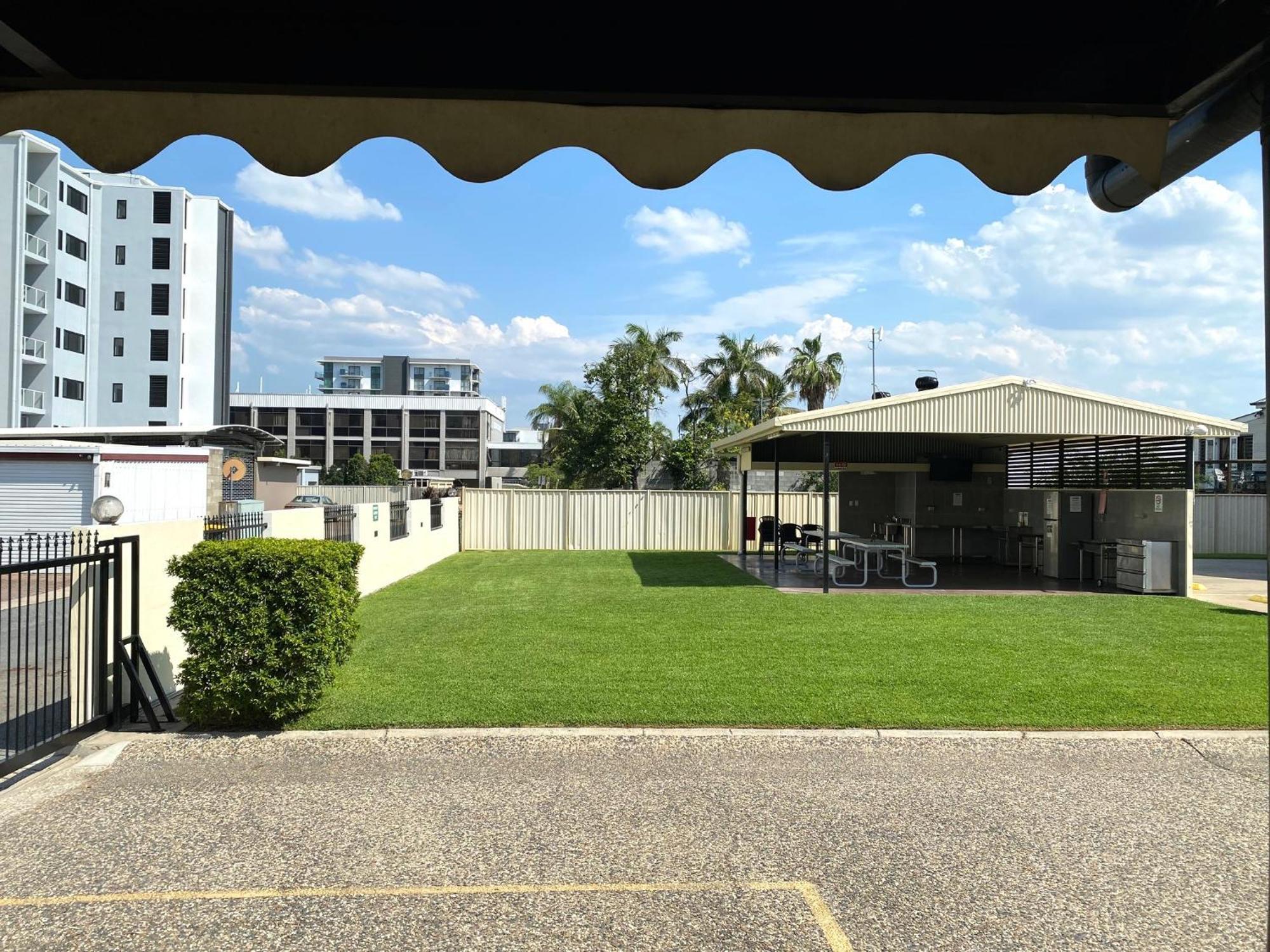 Aparthotel And